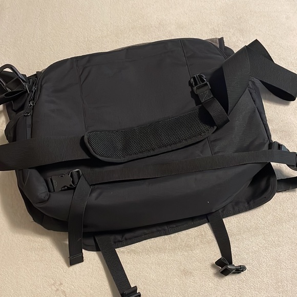 Dakine Messenger Bag - Picture 5 of 8